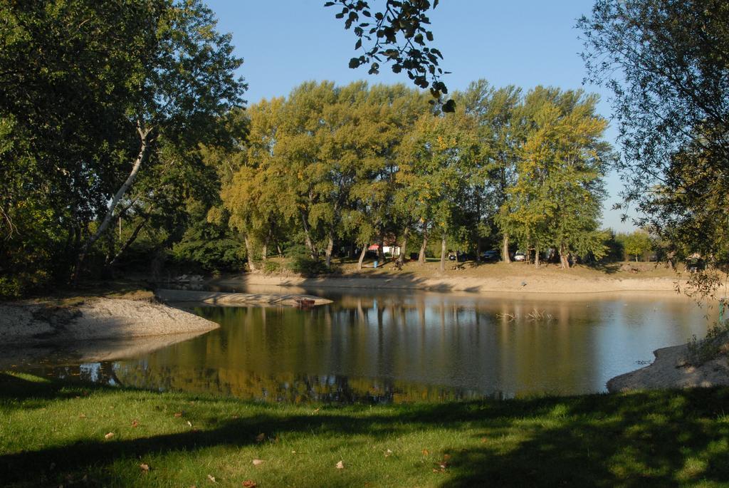 Penzion Platan Dunajská Streda Exterior foto
