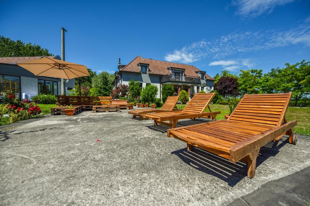 Penzion Platan Dunajská Streda Exterior foto