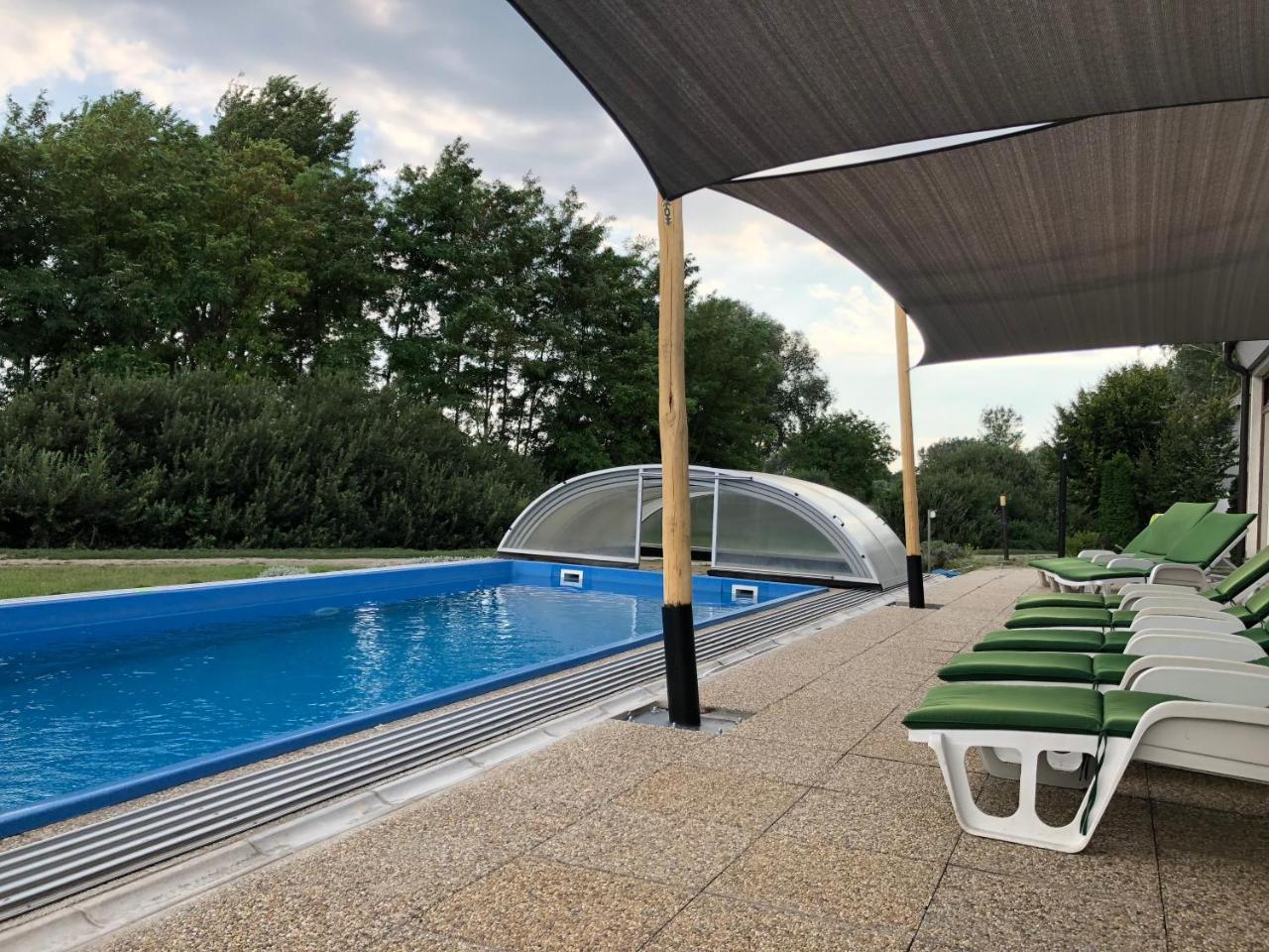 Penzion Platan Dunajská Streda Exterior foto