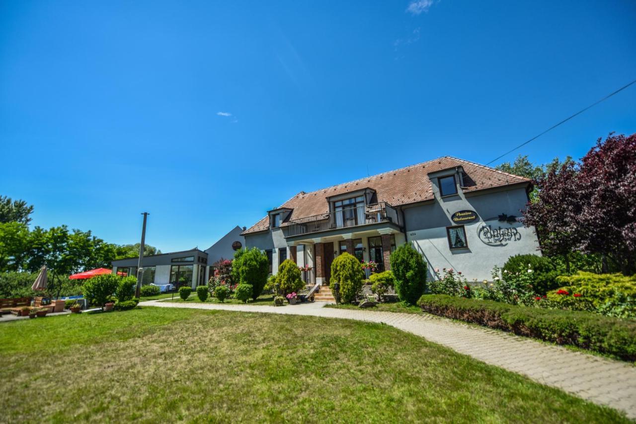 Penzion Platan Dunajská Streda Exterior foto