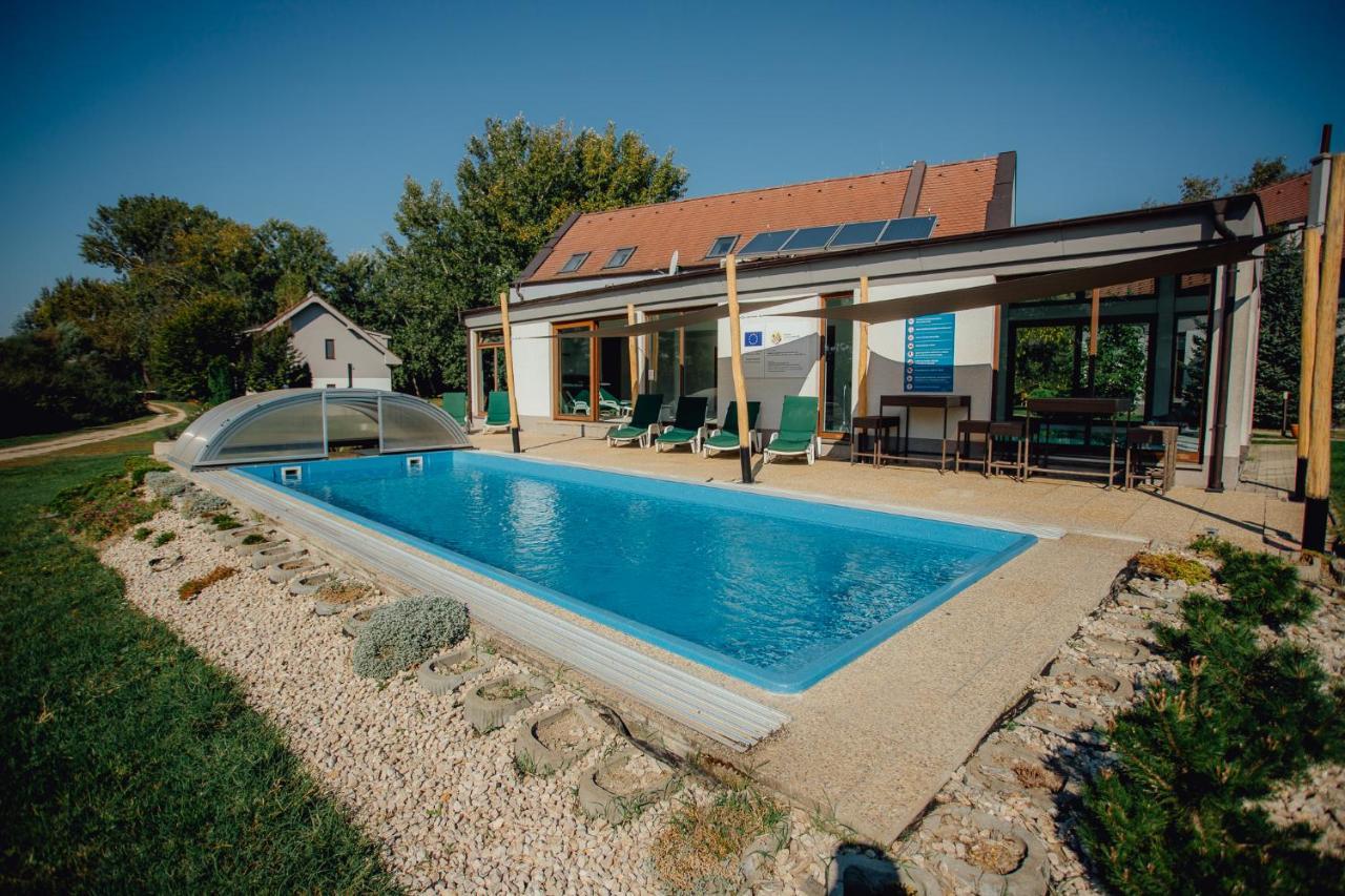 Penzion Platan Dunajská Streda Exterior foto