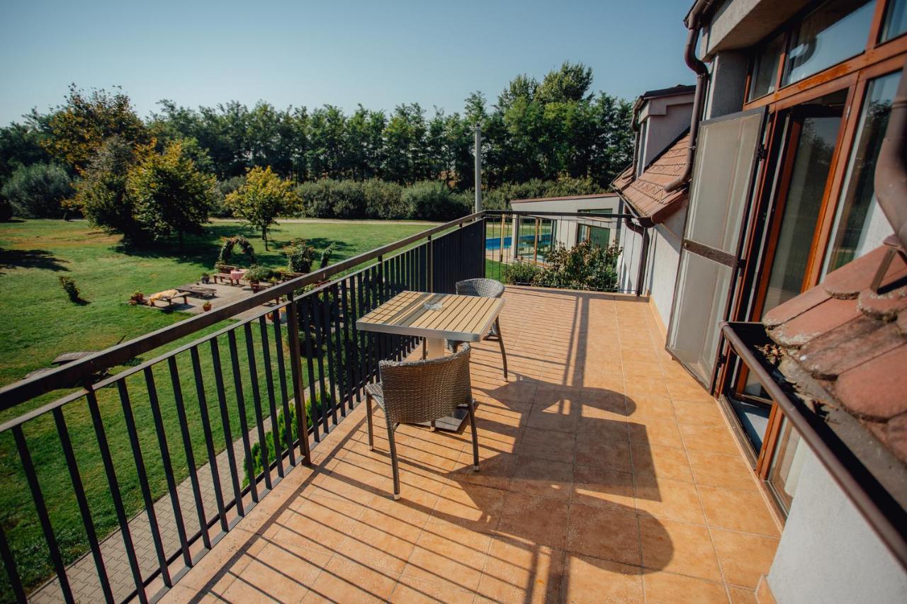 Penzion Platan Dunajská Streda Exterior foto