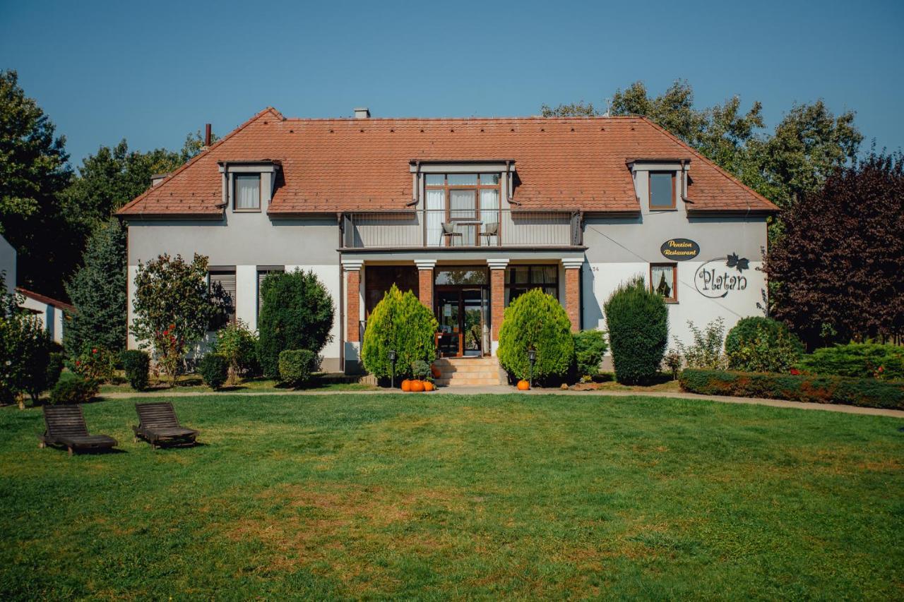 Penzion Platan Dunajská Streda Exterior foto